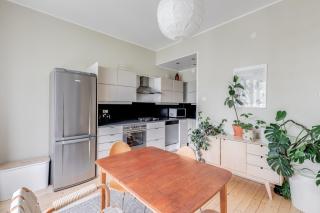 On Airport bus route, Top-Floor, 150m to metro and 24h grocery store, 47m2 in Trendy Kallio - 5