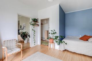 On Airport bus route, Top-Floor, 150m to metro and 24h grocery store, 47m2 in Trendy Kallio - 5