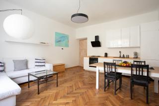 Spacious & bright apartment in city center - 1