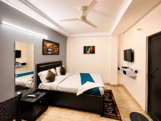 Hotel CR Residency - Near US Embassy - 1