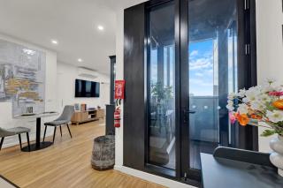 Skyline Luxury on Collins St Level 40 Balcony - 6