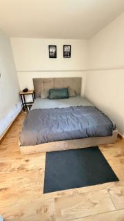 Modern Solo Room, Quiet Workspace & Comfy Bed - 4