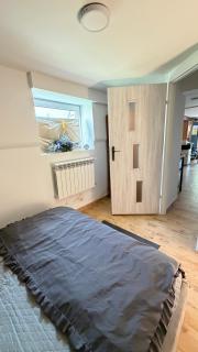 Modern Solo Room, Quiet Workspace & Comfy Bed - 2