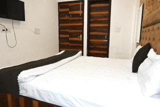 Hotel Embassy In - 200 Mtrs - Near Golden Temple - 7