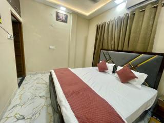 Hotel Grand - 600 Meters From Kaal Bhairav Temple & 700 meters from Kashi Vishwanath Temple - 4