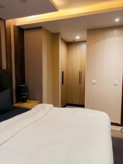 Serviced Two Bedroom Apartment - Gold Crest Mall - DHA Lahore - 6