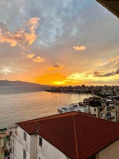 TopView Seafront Apartment - 9