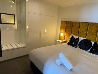 Modern Spacious Town Center Unit with Lake View - 7
