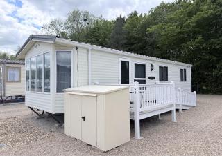 Lovely Caravan With Decking At Stonham Barns Holiday Park Ref 82150Sb - 1