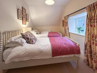 Grange Cottage - 1