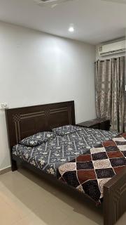 Cozzy One Bed View Apartment - 2