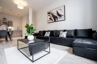 Spacious Central Leeds Apartment Sleeps 8 with Parking - 0