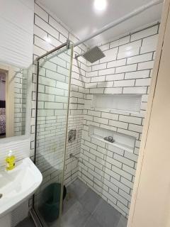 Dominari Executive Homes - 5