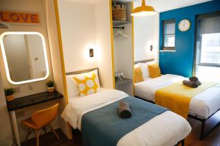 New Luxury Apartment in Central Location Next to Shops, Cafes, Bars & Metro - 9