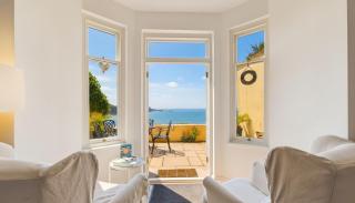 Sea Legs - 2 Bedroom Apartment - Tenby - 0