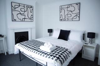 Monochrome Maison - Maidstone Town with parking - 3