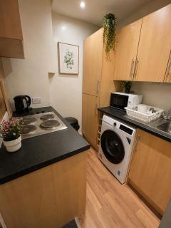 Warm & Spacious 2BR Edinburgh Stay - 5