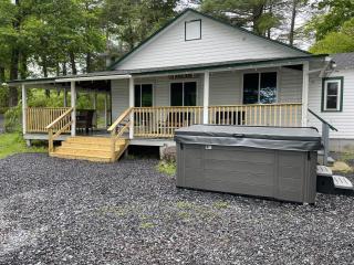 Lakefront Haven Modern Cottage - 3