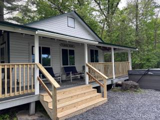 Lakefront Haven Modern Cottage - 5
