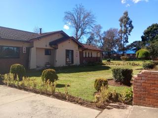 Knights Guesthouse - 2