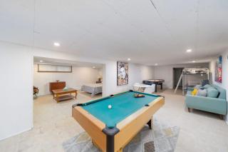 Lakefront 4BR plus Den Retreat with Swim Spa Sauna & Games - 8