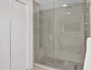 Bayfront 2 Bedroom Condo with Skyline Views - 7