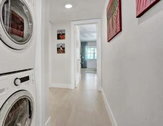 Bayfront 2 Bedroom Condo with Skyline Views - 6