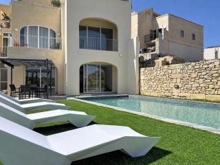 Luxury Duplex House in Center of Malta with Private Swimming Pool - 8