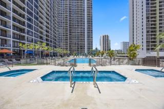 Pool & Jacuzzis, Free Parking, WiFi, AC, Comfy Beds, BBQ, and Great View - 5