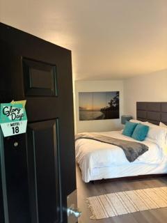 King Suite #18 at Glory Dayz - 0