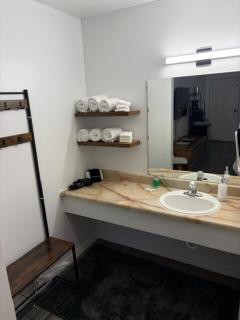 King Suite #18 at Glory Dayz - 8