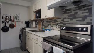 Queen-size room in Vancouver - 7