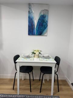 Cosy and Cute Private Basement Suite - 5