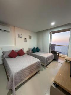 Amplio y Lujoso Apartamento - Vista al mar y Cerca al centro PISO ALTO - 1