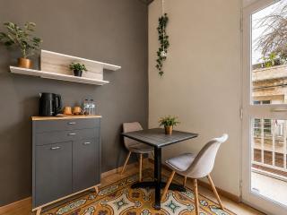 Bright Gzira Studio with Balcony & AC and Fast Wifi - 7