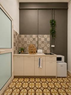 Bright Gzira Studio with Balcony & AC and Fast Wifi - 6