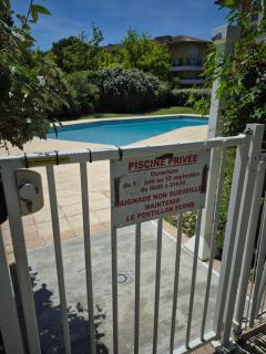 City Rose T2, Climatisation,parking privé, piscine, wifi , tout confort - 8