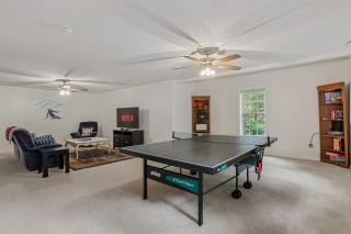 RidgeHaven Retreat Massanutten 4BR Cabin w Fire Pit Games & Outdoor Dining - 1