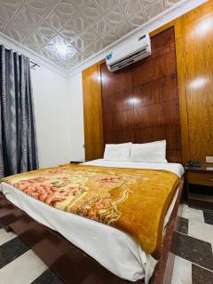 Comfort Rezidor Guest House - 1