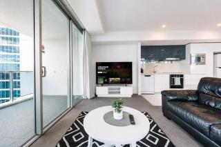 Level 28 Hilton Luxury Ocean Views & Parking - 7