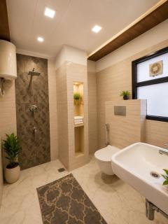 Hotel NYBellamount Suite Near IGI International Airport- Free Airport Pickup & Drop - 5