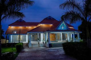 The Retreat, Luxury Estate With Pool - 0