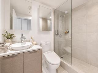 Luxury 2BR Waterfront Stay with Panoramic Vancouver Views - 2