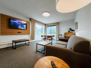 Sea to Sky Hotel and Conference Centre - 9