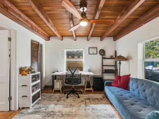 Step into your own Coconut tree paradise - 3 bed House with Sauna - 8