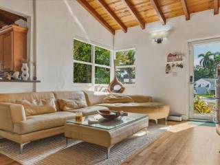 Step into your own Coconut tree paradise - 3 bed House with Sauna - 7