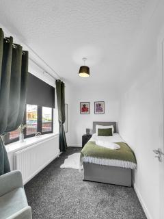 4 Bed house driveway garden Sutton in Ashfield - 6