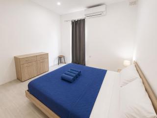 3BR 3BA Bugibba Apt & AC & 3 Balconies & Wi-Fi - 2