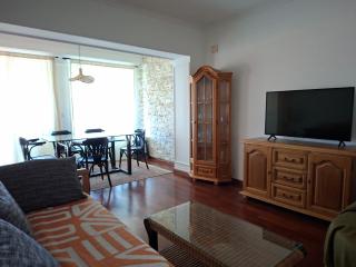Stunning Sea View Apt with BBQ patio & Parking - 1