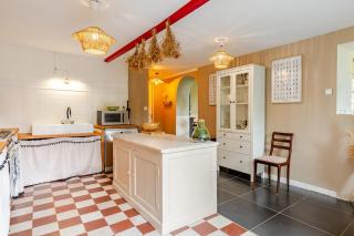 Charming air-conditioned house with pool - 3